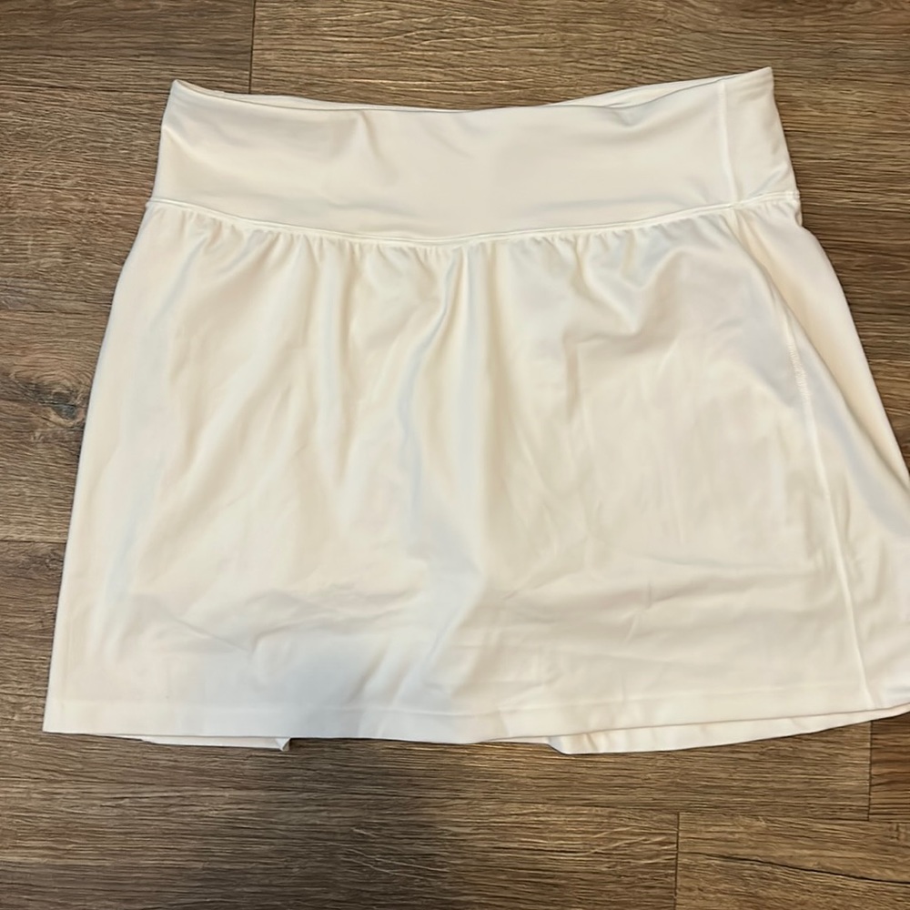 Gap fit, white skort. large/ tall